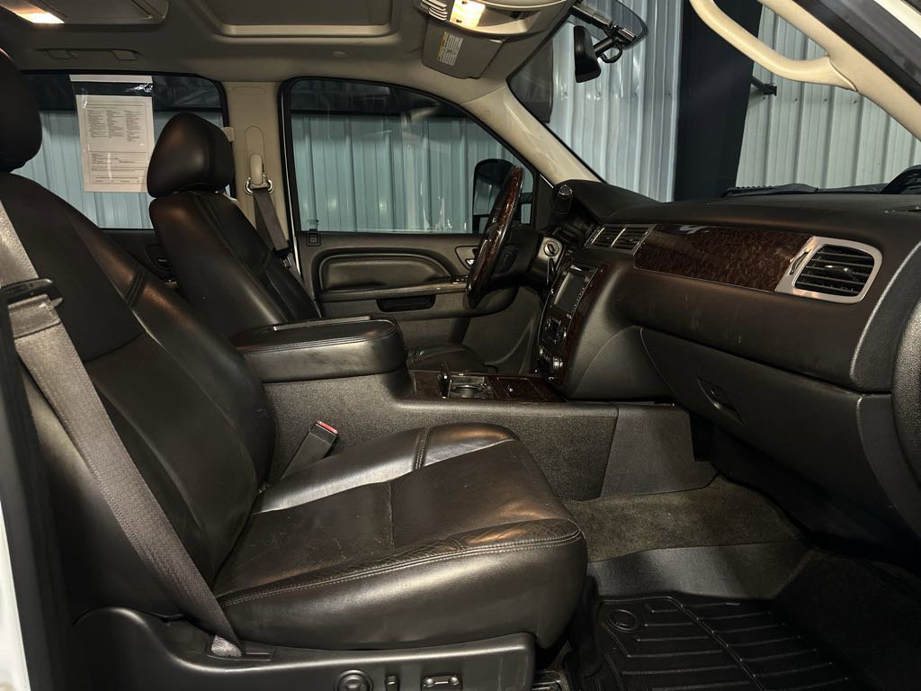 Used 2014 GMC Sierra 2500 Denali w/ Suspension Package, Off-Road image 6