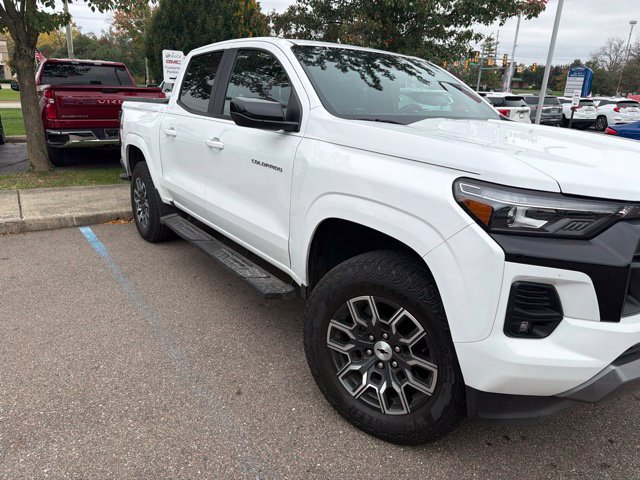Used 2023 Chevrolet Colorado Z71 w/ Z71 Convenience Package 2 AWD/4WD image 3