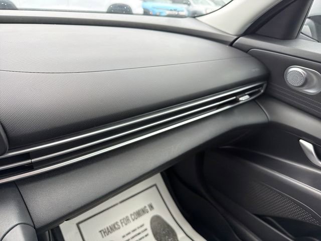 Used 2022 Hyundai Elantra SE FWD image 23