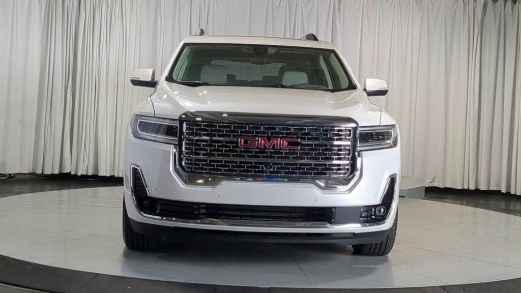 Used 2023 GMC Acadia Denali w/ Denali Technology Package AWD/4WD image 3