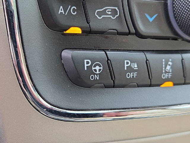 Used 2017 Jeep Grand Cherokee Limited w/ Luxury Group II AWD/4WD image 17