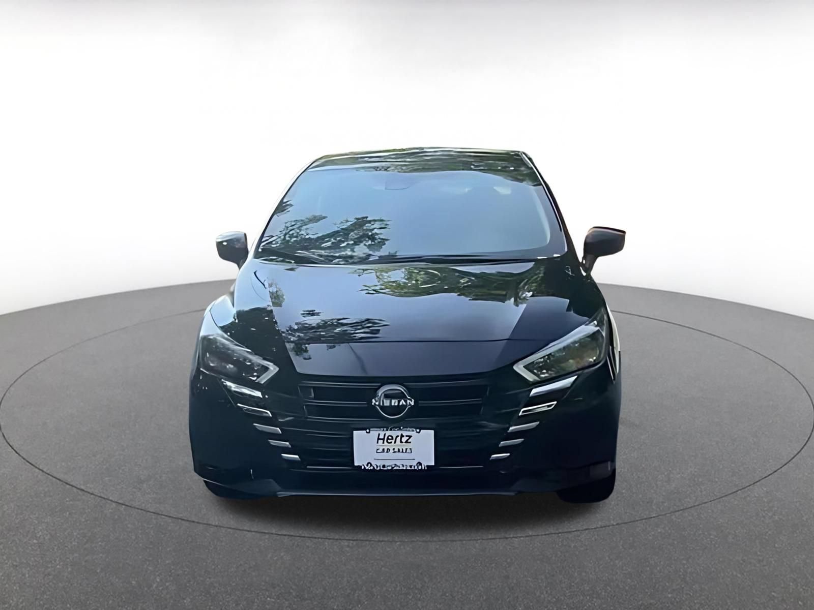 Used 2025 Nissan Versa SV FWD image 2