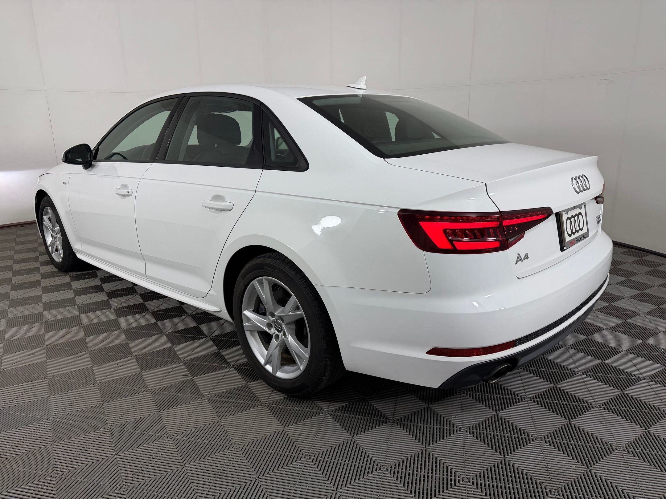 Used 2018 Audi A4 2.0T Premium AWD/4WD image 3