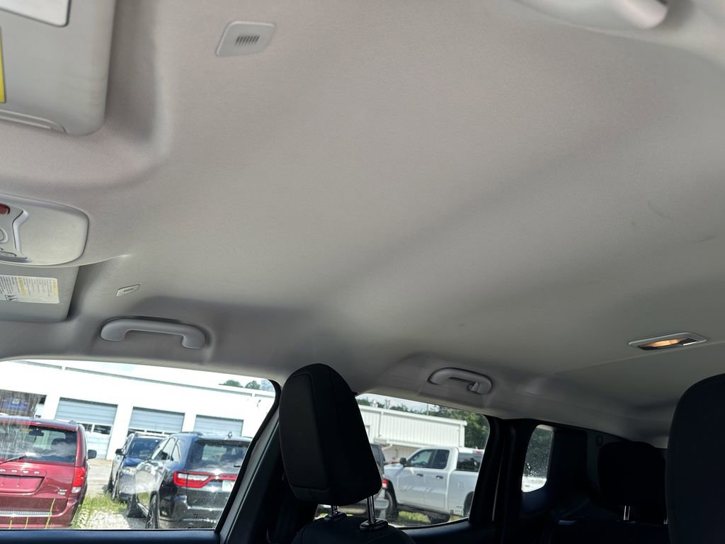 Used 2023 Jeep Renegade Latitude image 32