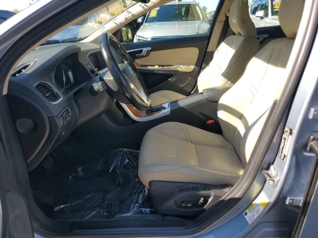Used 2017 Volvo S60 T5 Inscription Platinum w/ Climate Package FWD image 17