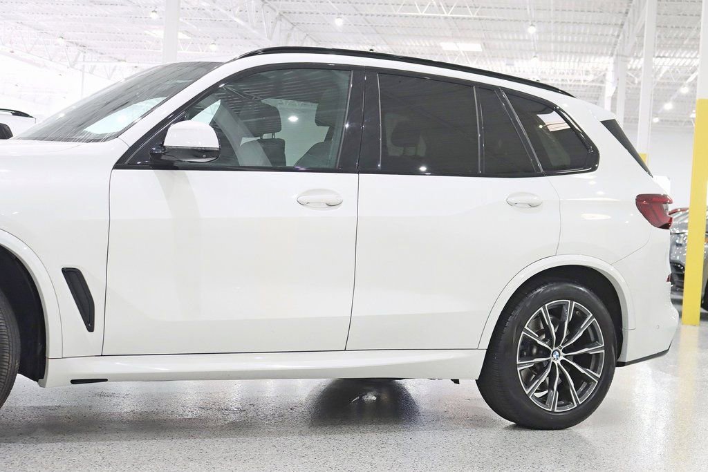 Used 2022 BMW X5 M50i image 3