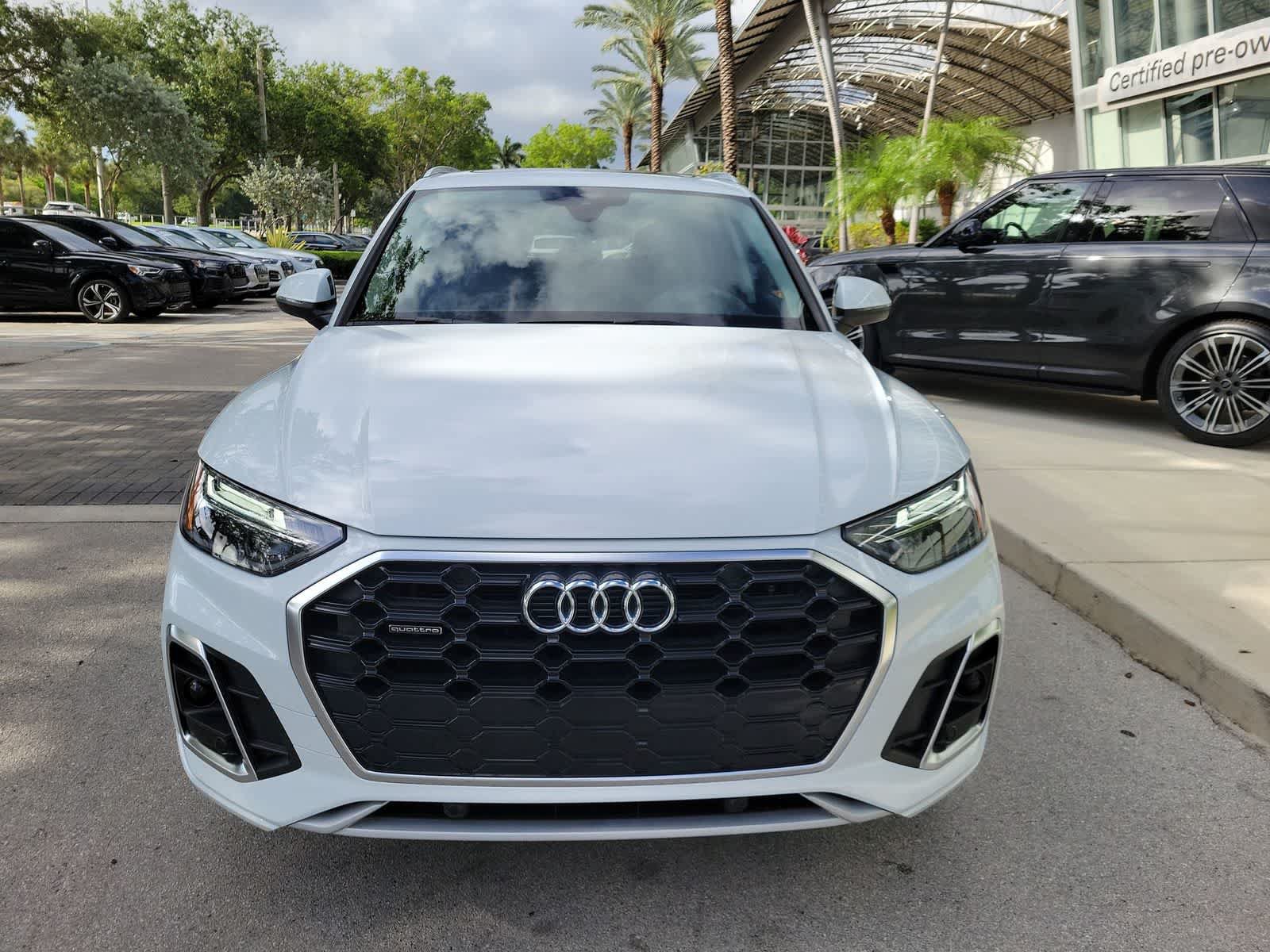 Used 2023 Audi Q5 2.0T Premium w/ Convenience Package AWD/4WD image 3