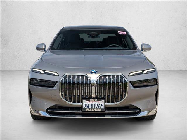 Used 2025 BMW i7 eDrive50 w/ Premium Package RWD image 2