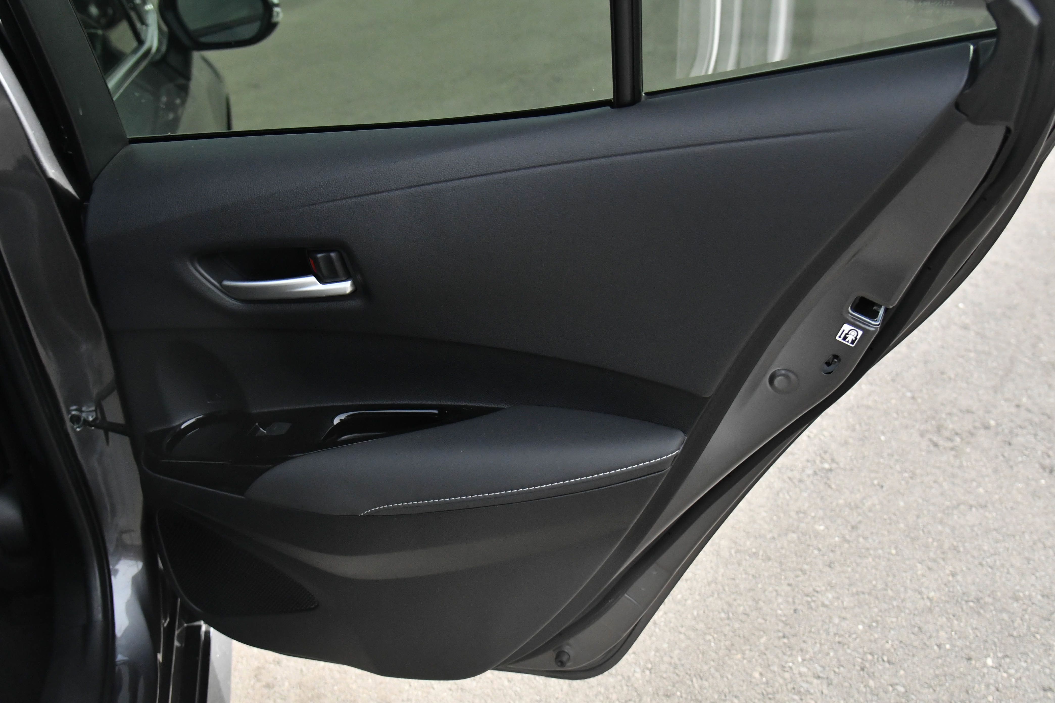 Used 2024 Toyota Corolla SE w/ SE Package image 43