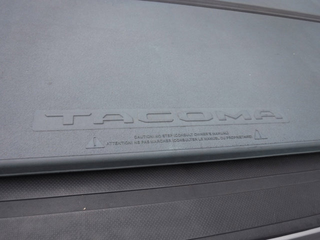 Used 2017 Toyota Tacoma TRD Sport image 13