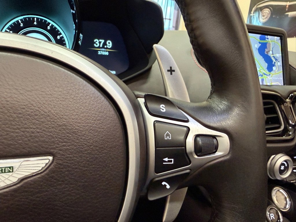 Used 2021 Aston Martin V8 Vantage Roadster image 42