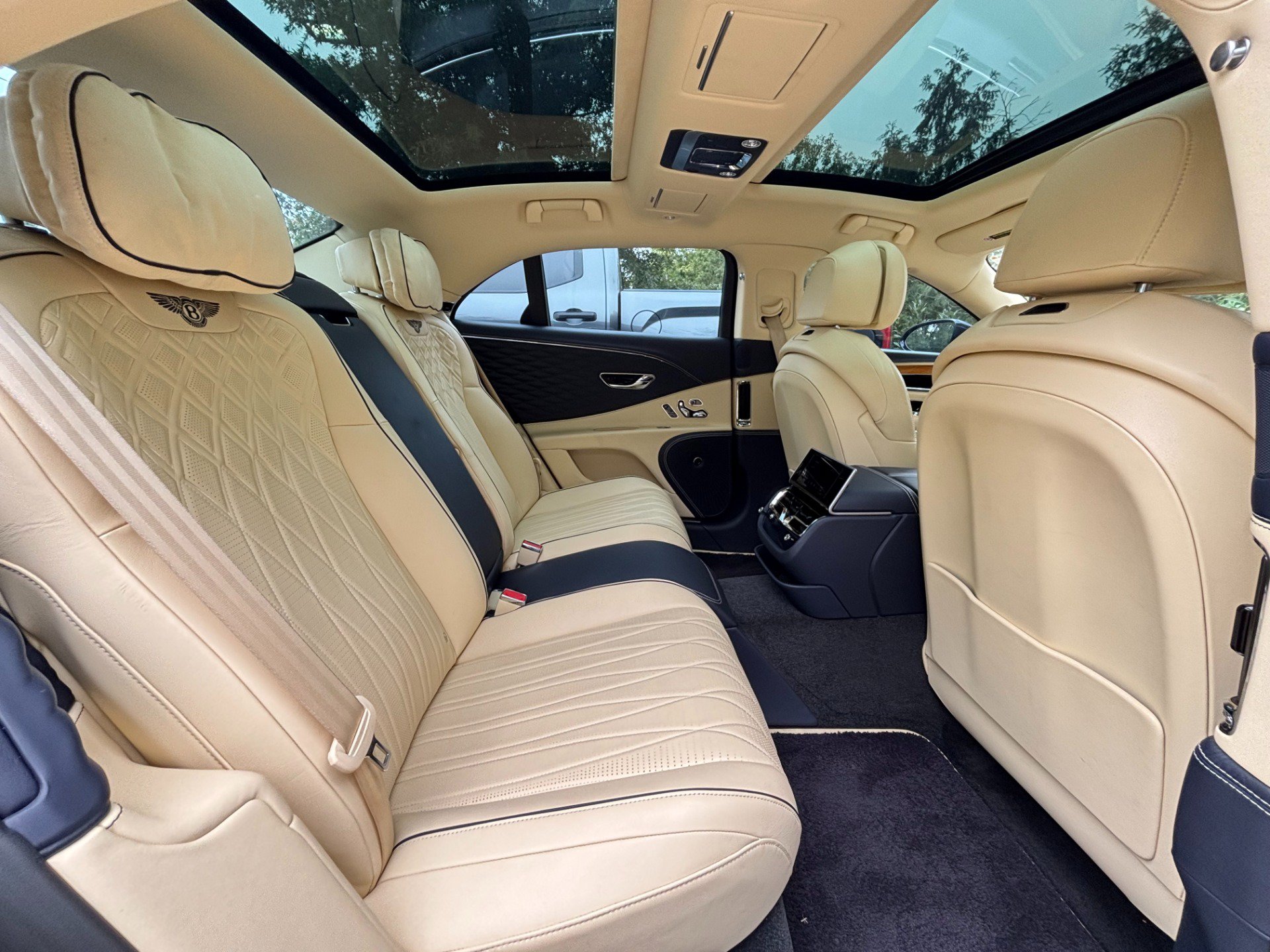 Used 2021 Bentley Flying Spur V8 AWD/4WD image 21