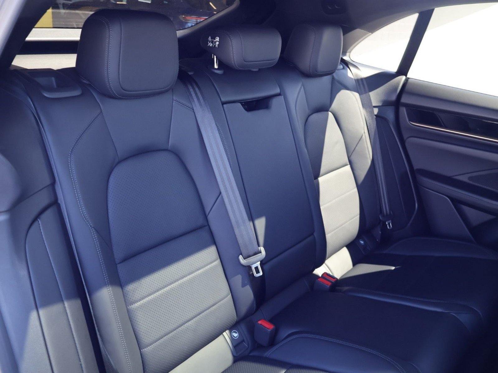 Certified 2024 Porsche Macan 4 Electric AWD/4WD image 23