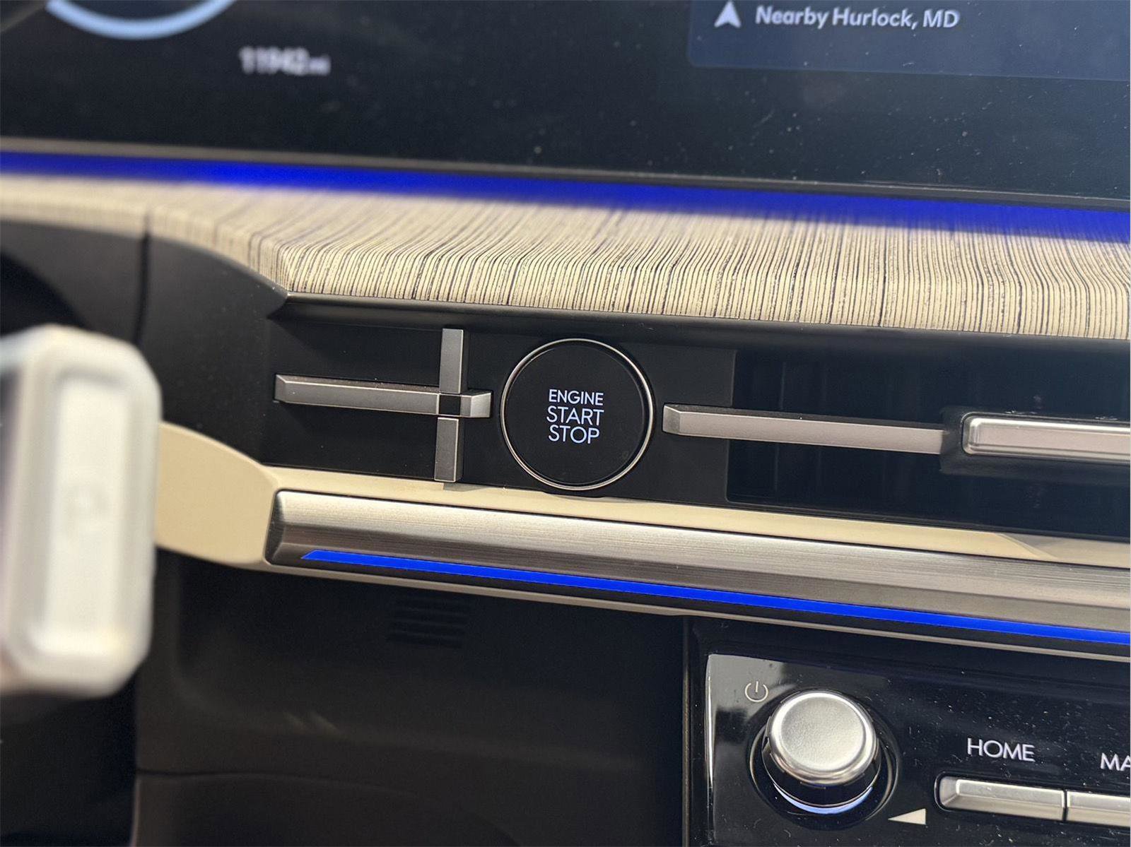 Used 2025 Hyundai Santa Fe Calligraphy AWD/4WD image 30