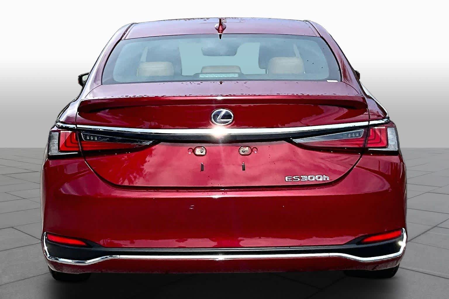 Used 2019 Lexus ES 300h Ultra Luxury w/ Accessory Package 2 FWD image 5