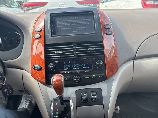 Used 2010 Toyota Sienna XLE Limited FWD image 12
