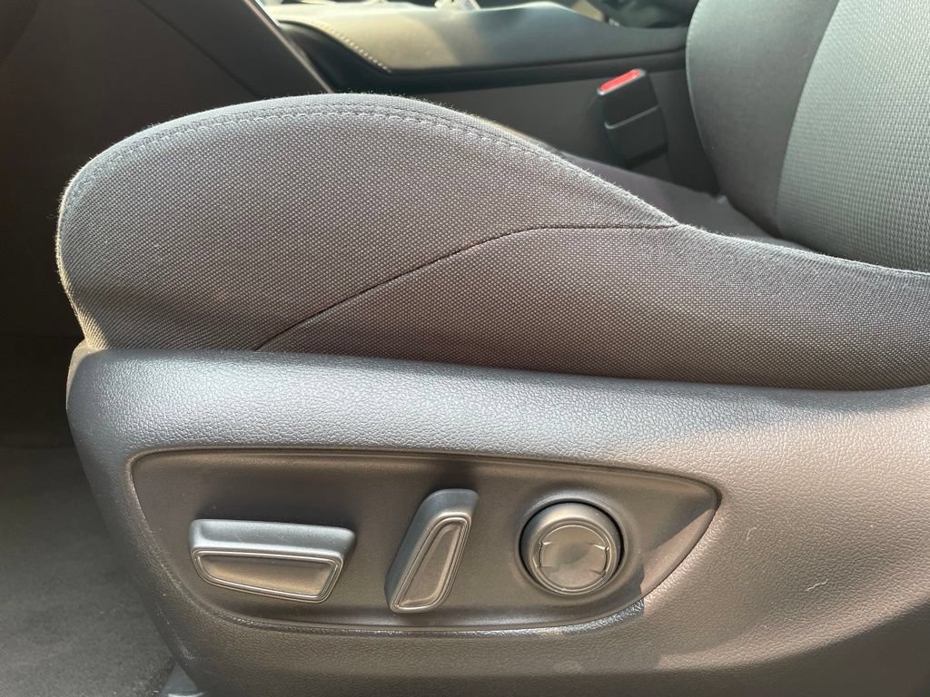 Used 2021 Toyota Venza LE w/ Carpet Mat Package (TMS) AWD/4WD image 11