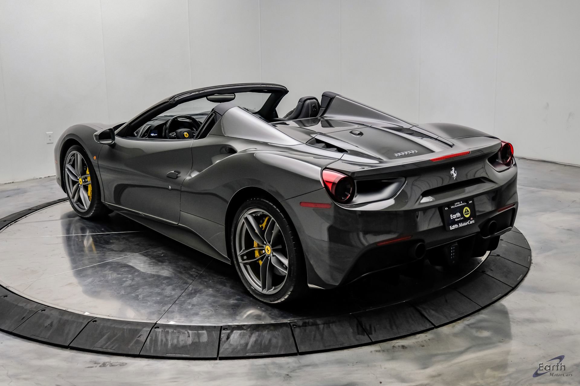 Used 2018 Ferrari 488 Spider RWD image 15