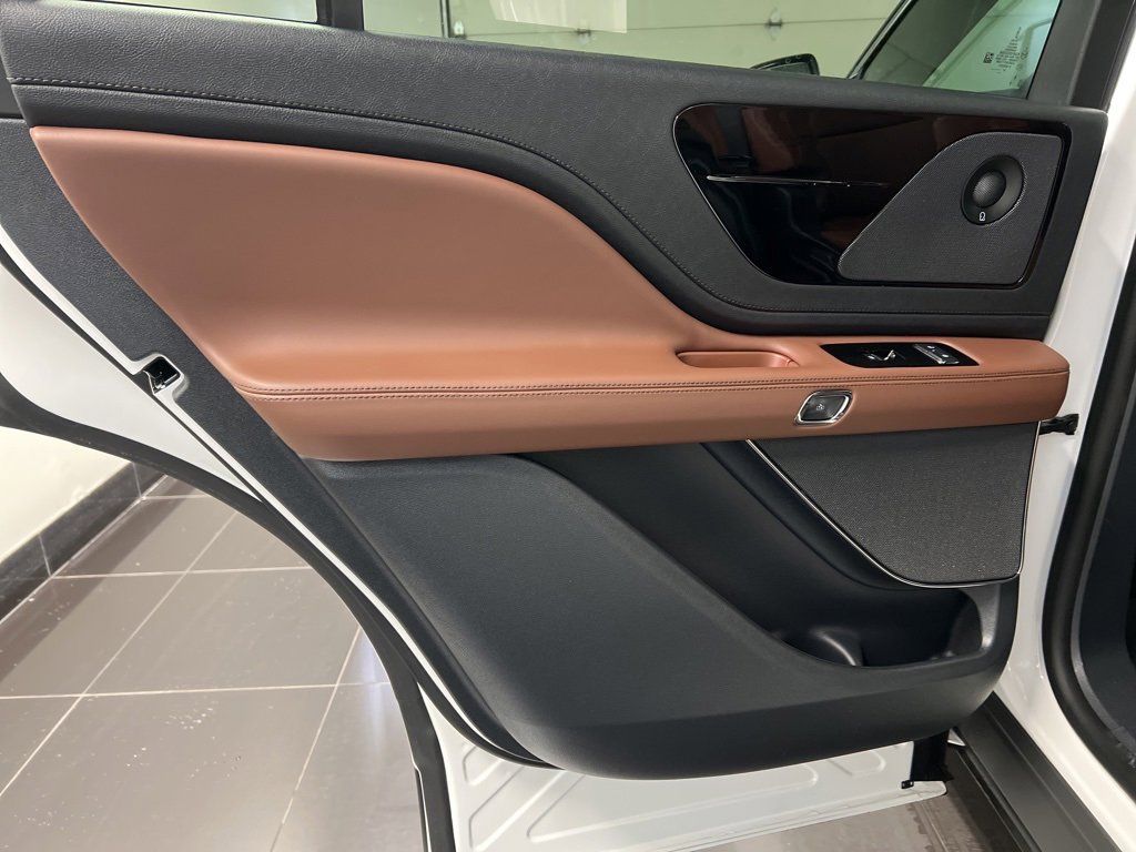 Used 2026 Lincoln Aviator Reserve image 36