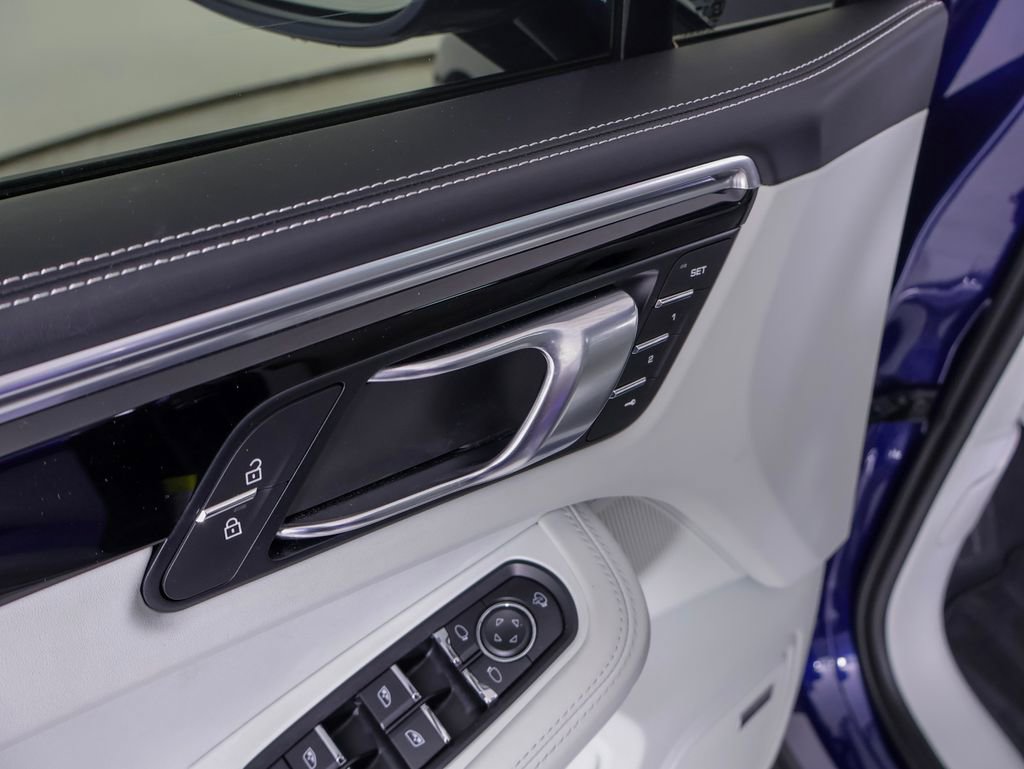 Certified 2024 Porsche Macan image 29