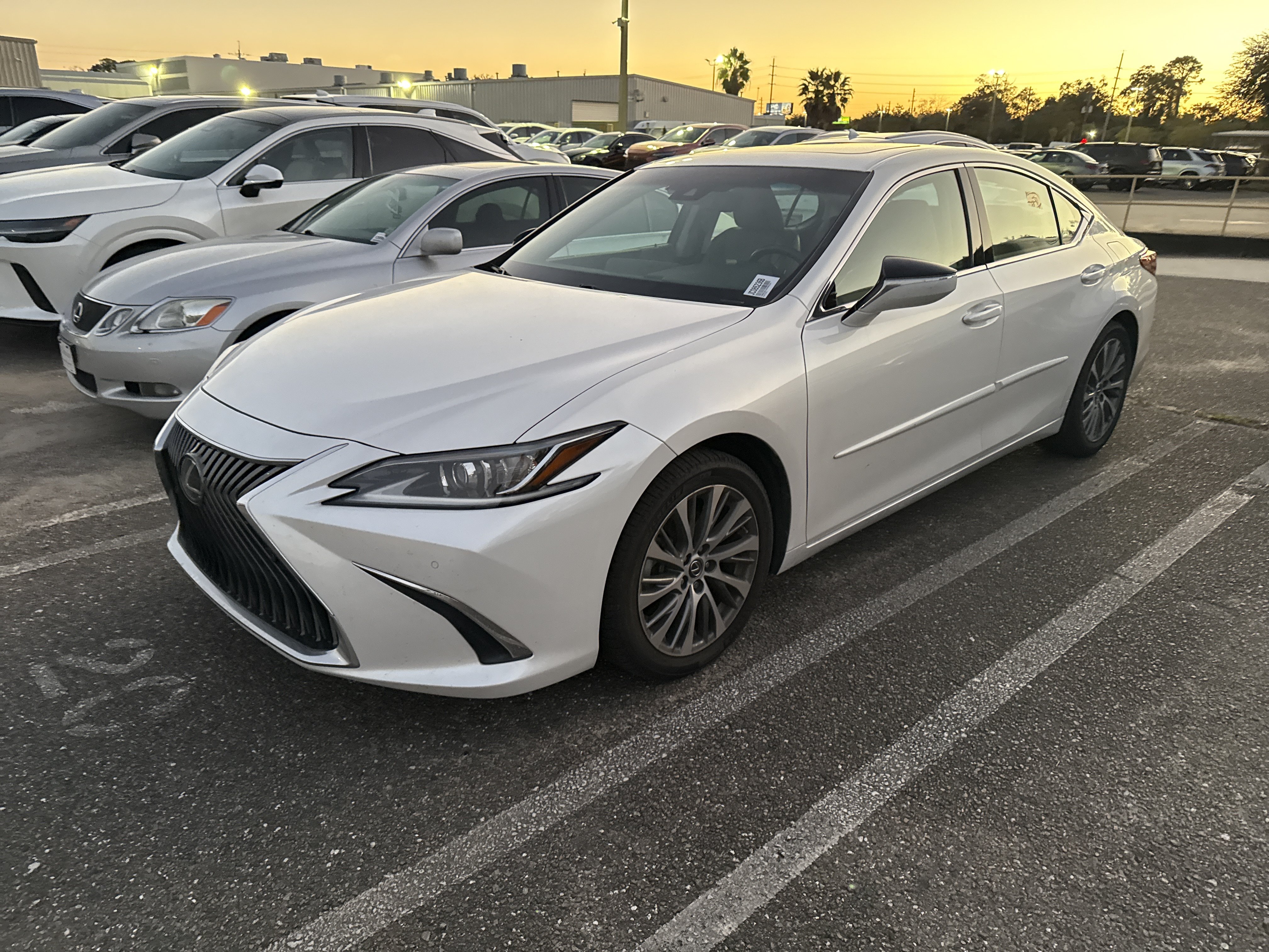Used 2019 Lexus ES 350 FWD image 2