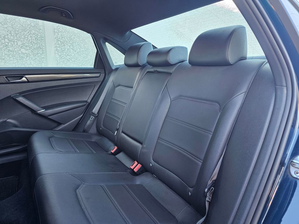 Used 2021 Volkswagen Passat 2.0T R-Line image 14