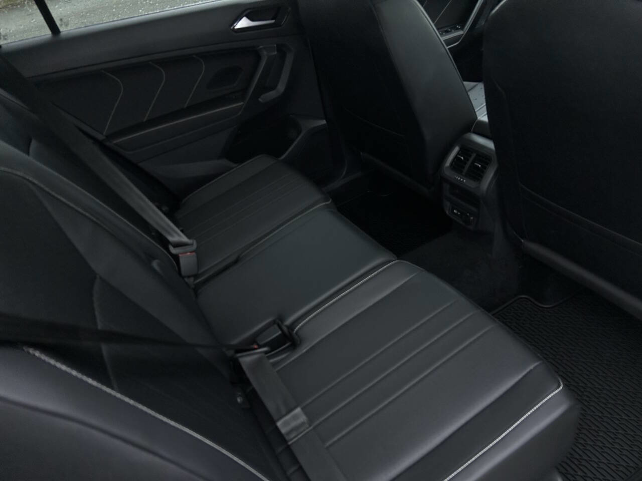 Used 2022 Volkswagen Tiguan SE image 13