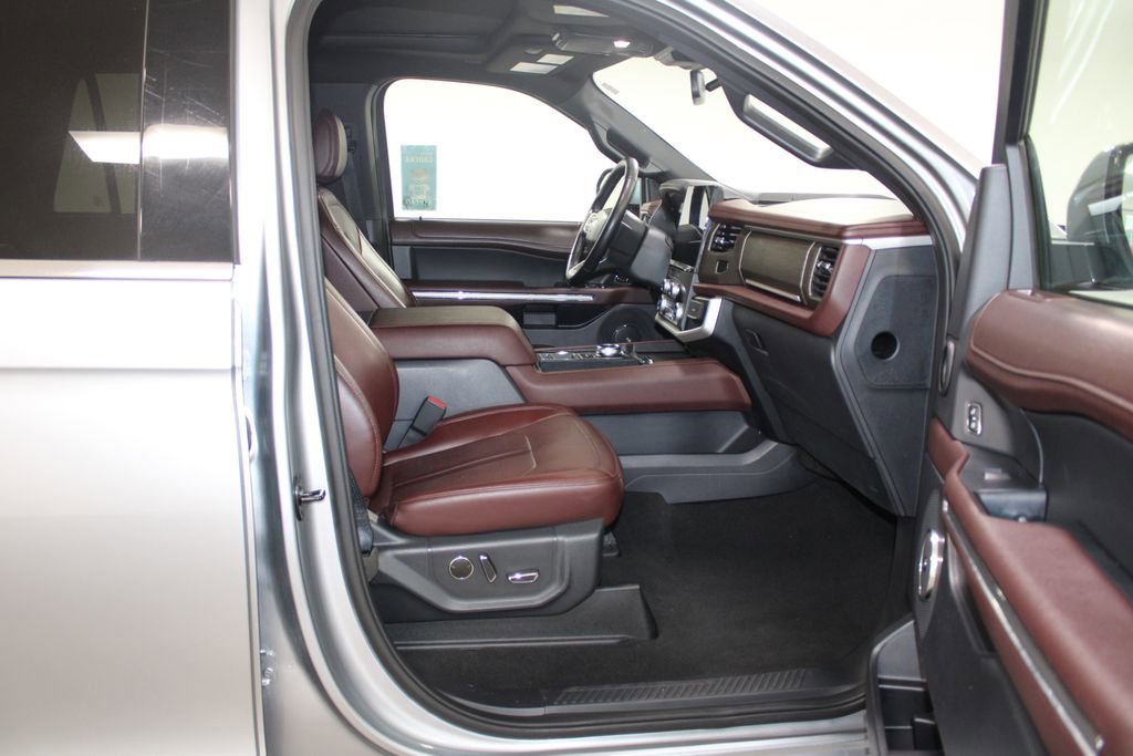 Used 2024 Ford Expedition Limited image 31