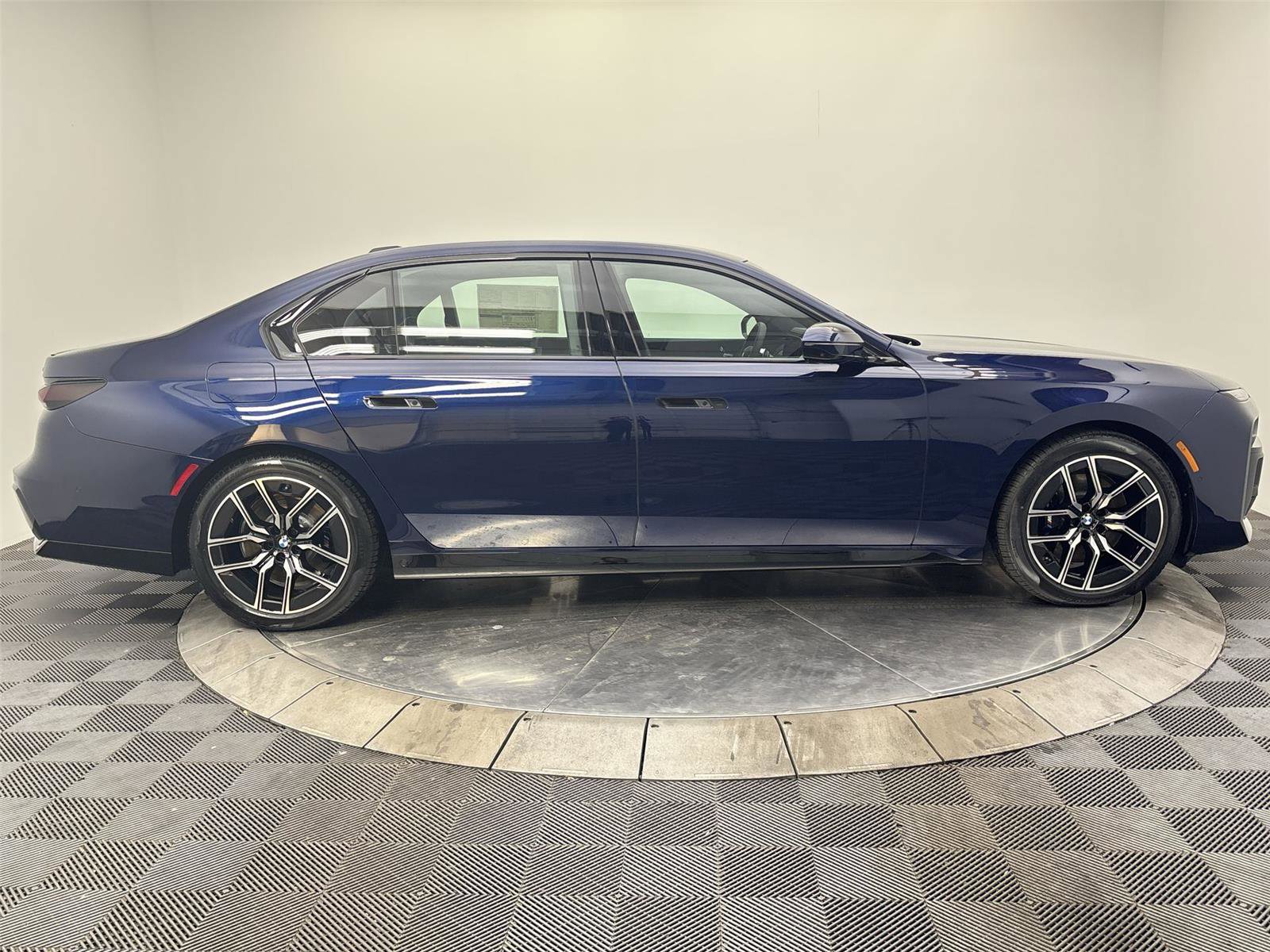 New 2026 BMW 740i xDrive w/ Executive Package image 17