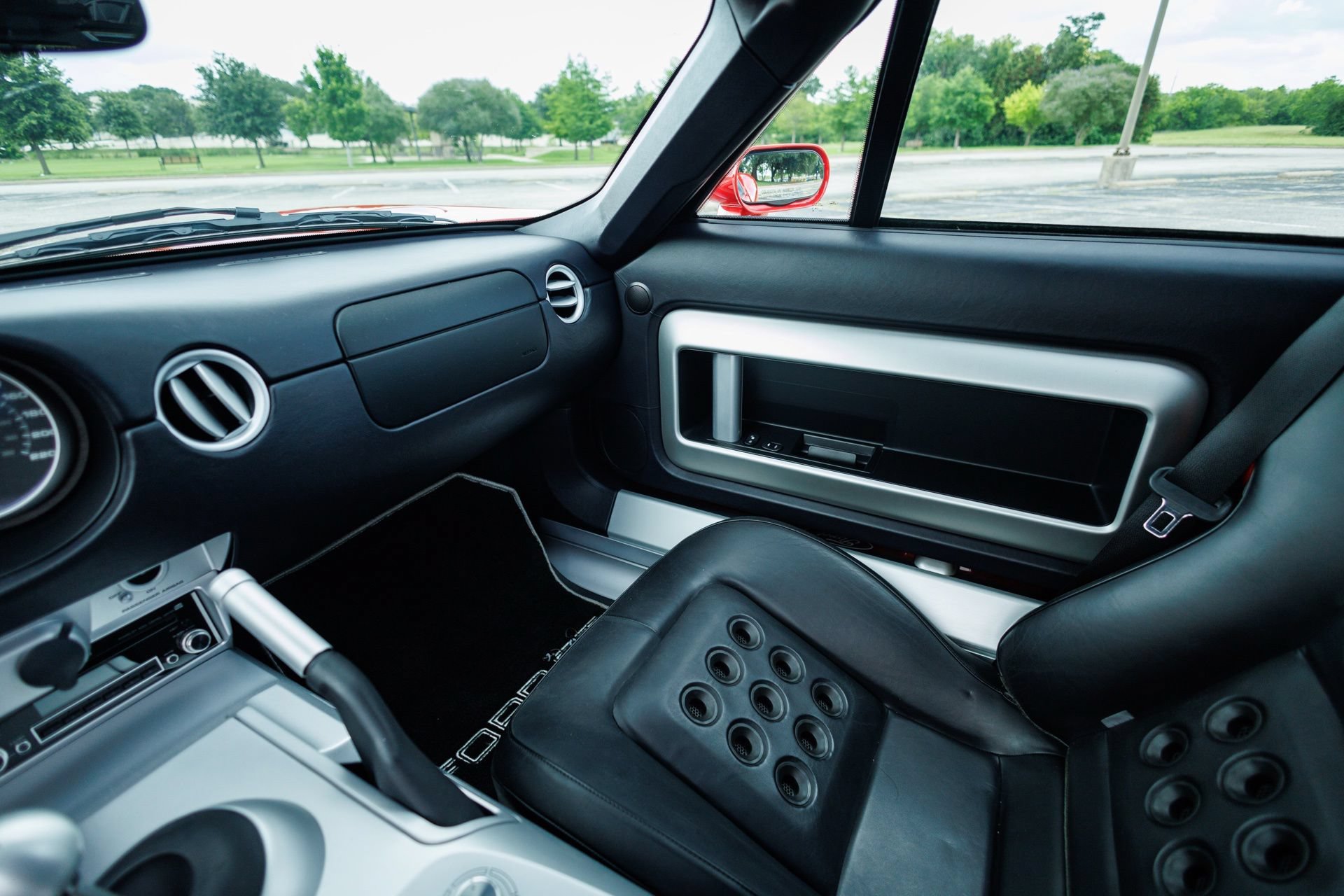 Used 2005 Ford GT RWD image 42