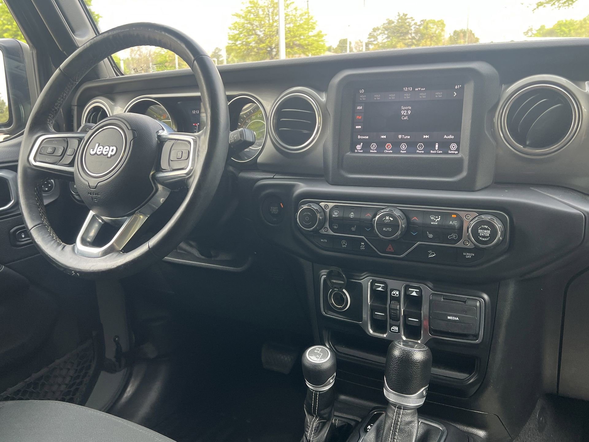 Used 2019 Jeep Wrangler Unlimited Sahara w/ Cold Weather Group image 3