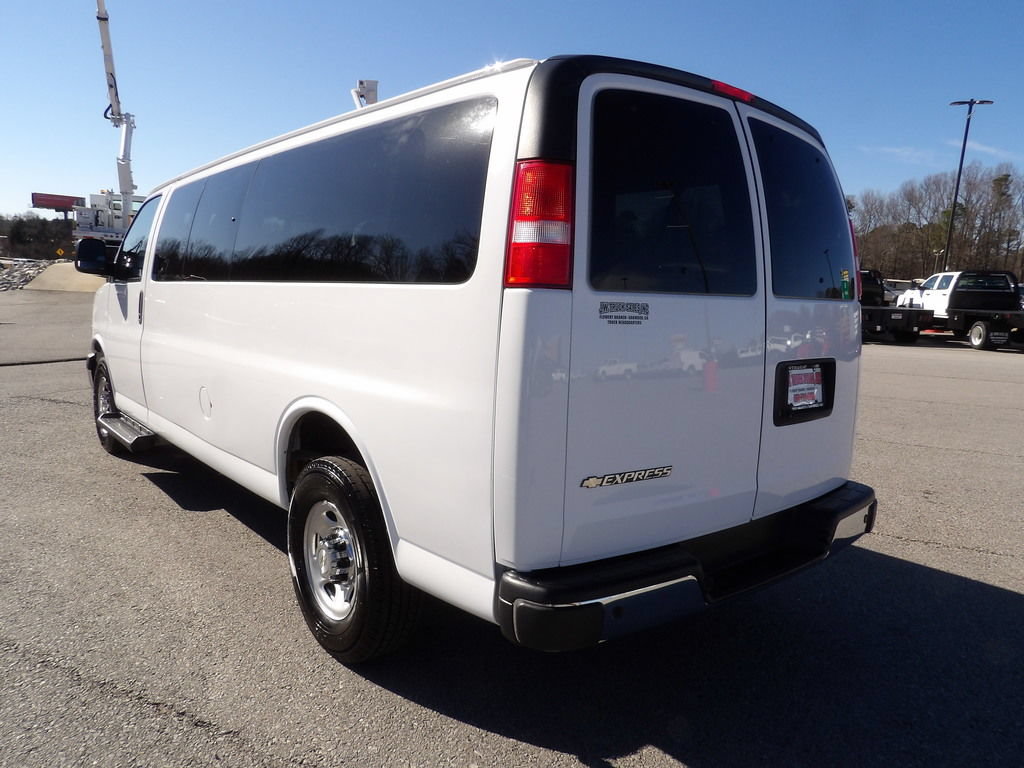 Used 2021 Chevrolet Express 3500 LT w/ LT Preferred Equipment Group RWD image 4
