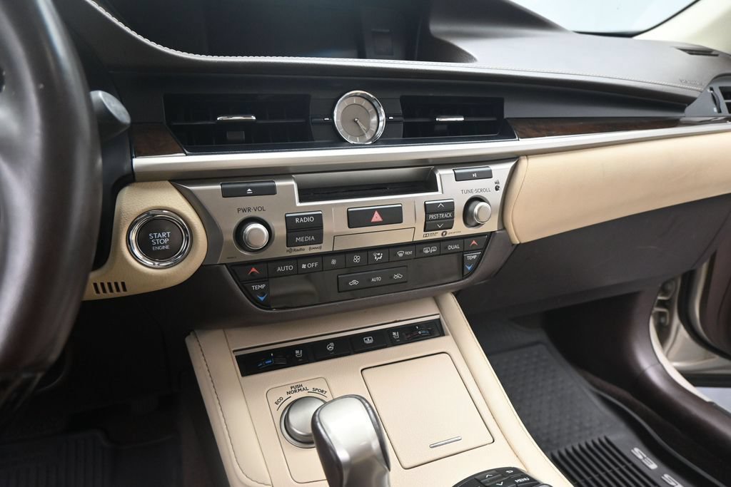 Used 2018 Lexus ES 350 w/ Luxury Package w/Wood Trim FWD image 13
