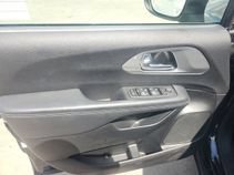 Used 2023 Chrysler Pacifica Touring FWD image 23