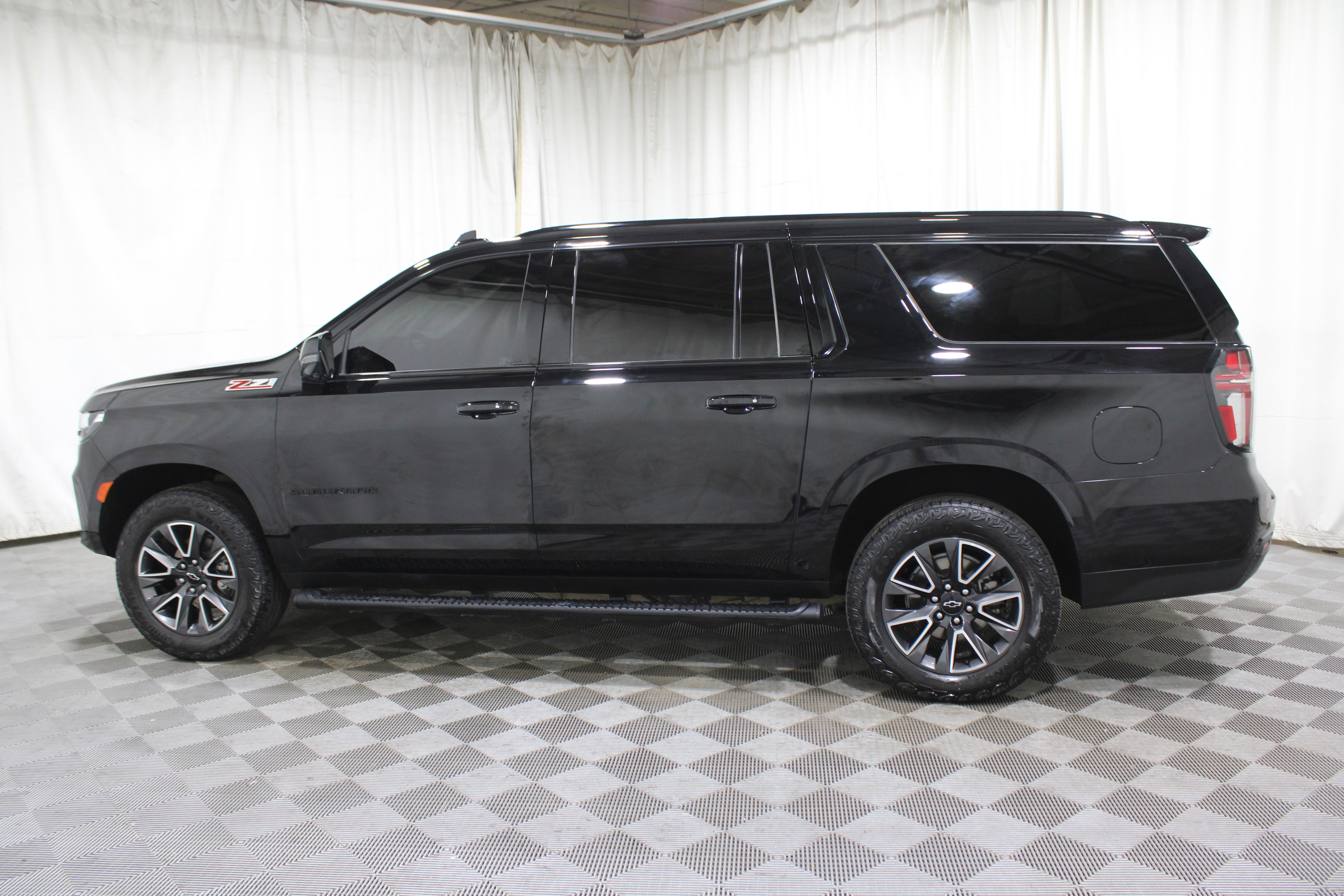 Used 2024 Chevrolet Suburban Z71 w/ Luxury Package image 38