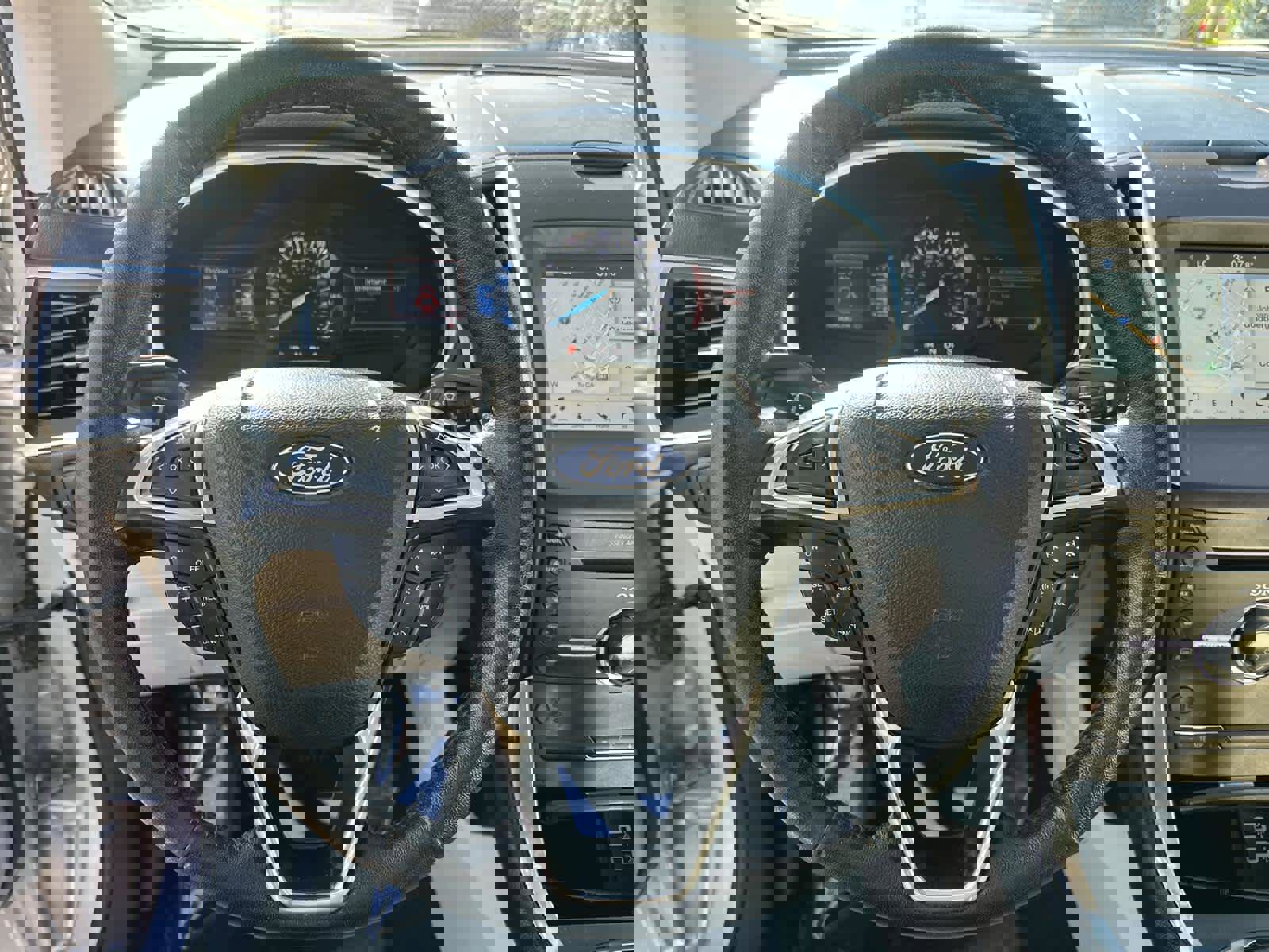 Used 2016 Ford Edge Titanium w/ Technology Package image 15