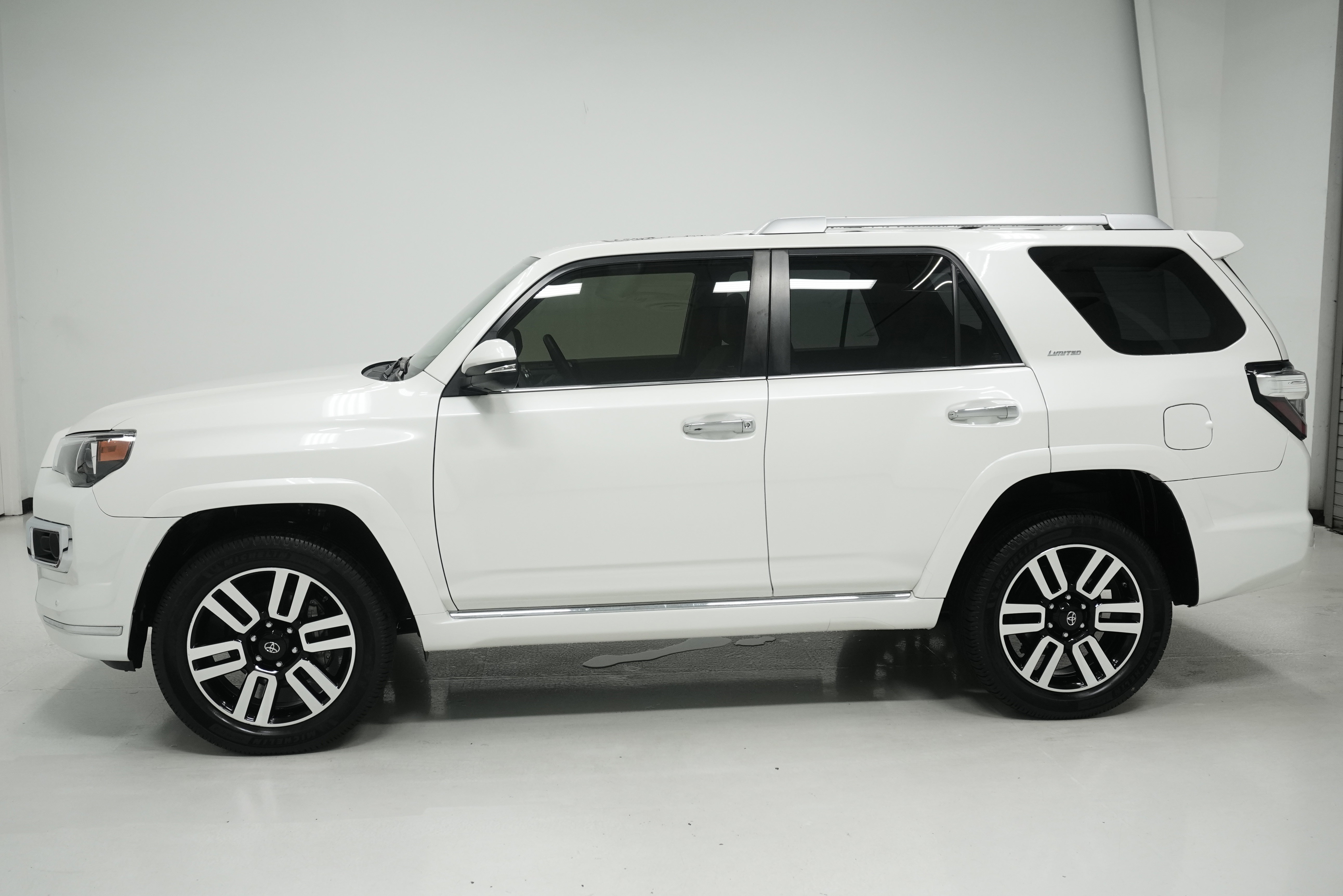 Used 2019 Toyota 4Runner Limited AWD/4WD image 7