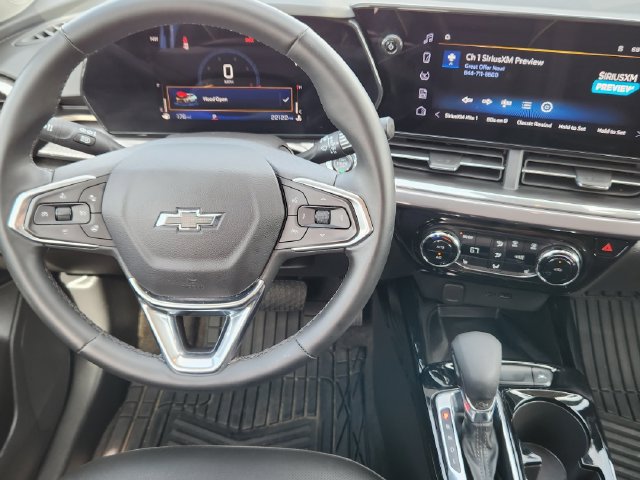 Used 2025 Chevrolet Trax ACTIV w/ Sunroof Package FWD image 33