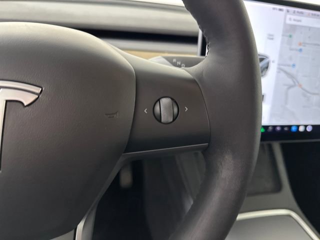 Used 2022 Tesla Model Y Long Range image 16