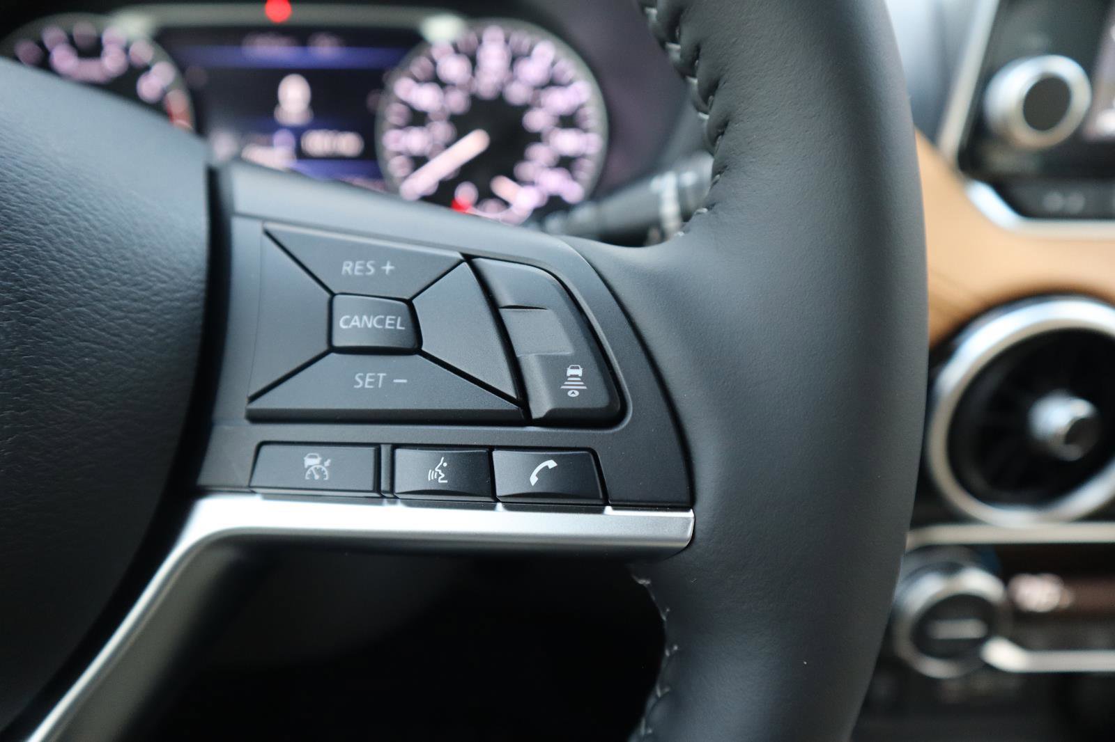 Used 2025 Nissan Sentra SV w/ SV Premium Package image 24