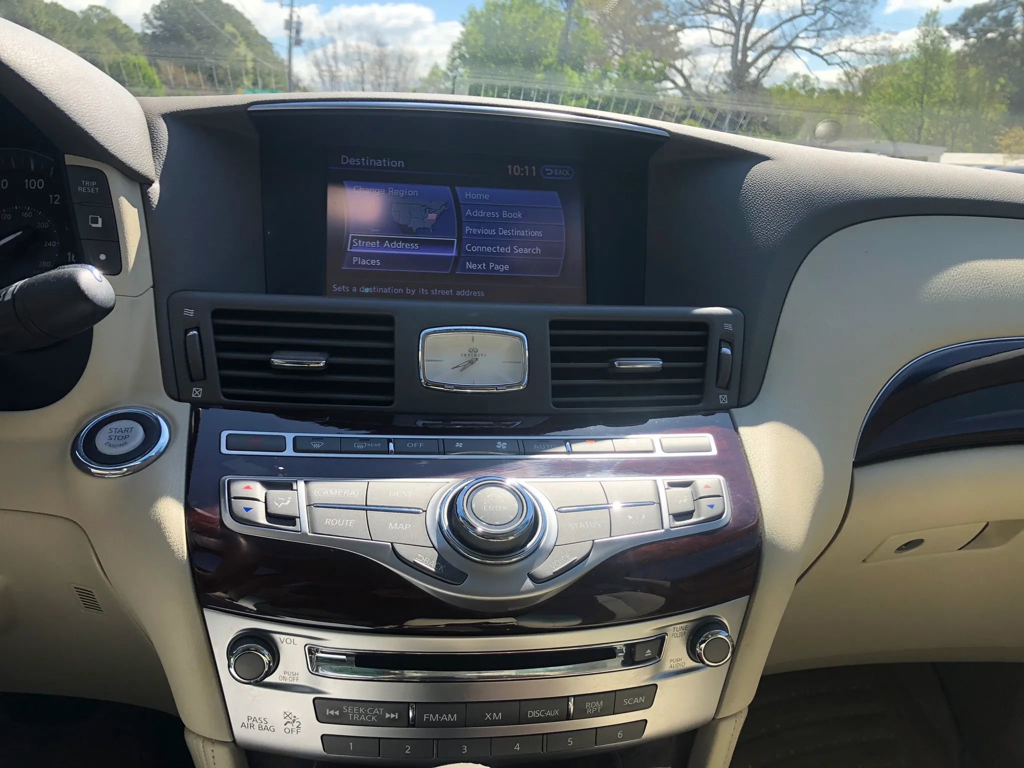 Used 2017 INFINITI Q70 L 3.7 image 25