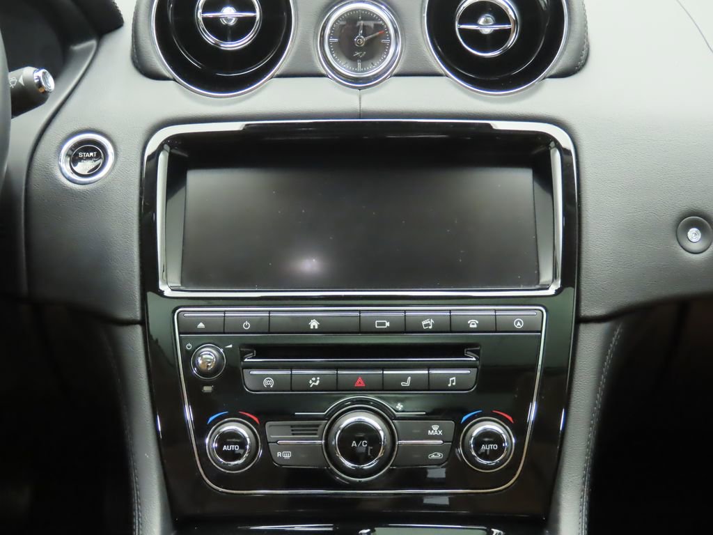 Used 2019 Jaguar XJ R-Sport image 14