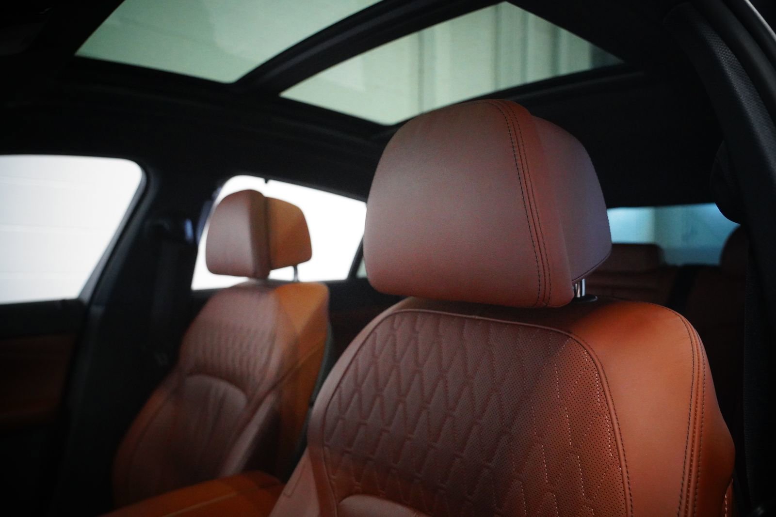 Used 2021 BMW X6 M50i w/ Executive Package image 12