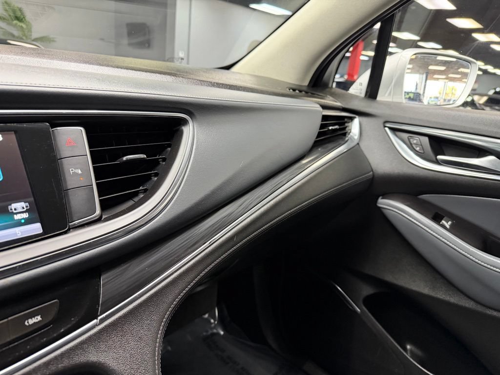 Used 2018 Buick Enclave Essence FWD image 27