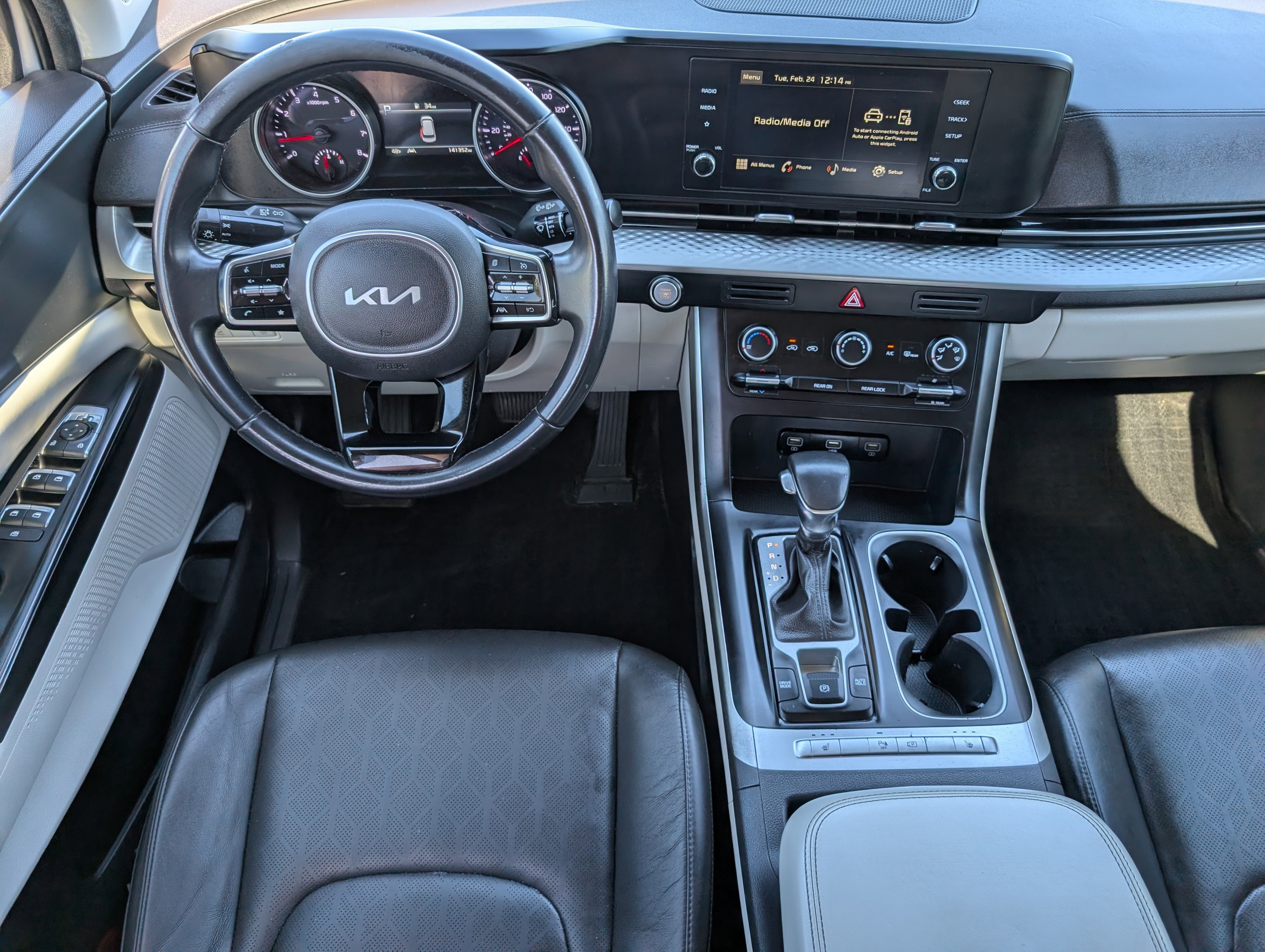 Used 2023 Kia Carnival LX image 6