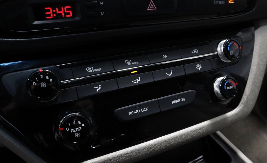 Used 2016 Kia Sedona LX image 31