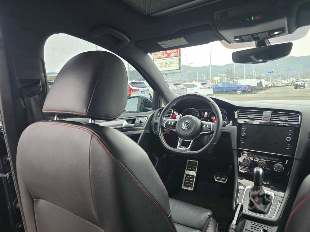 Used 2021 Volkswagen GTI SE image 10