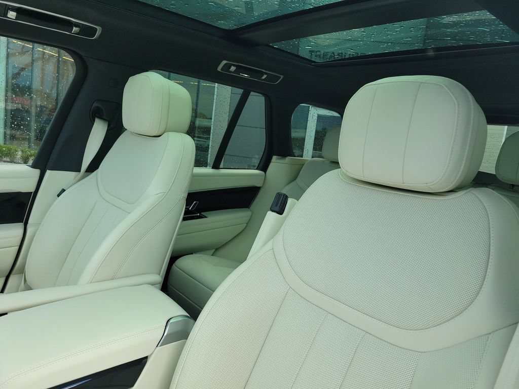 Certified 2025 Land Rover Range Rover SE AWD/4WD image 26