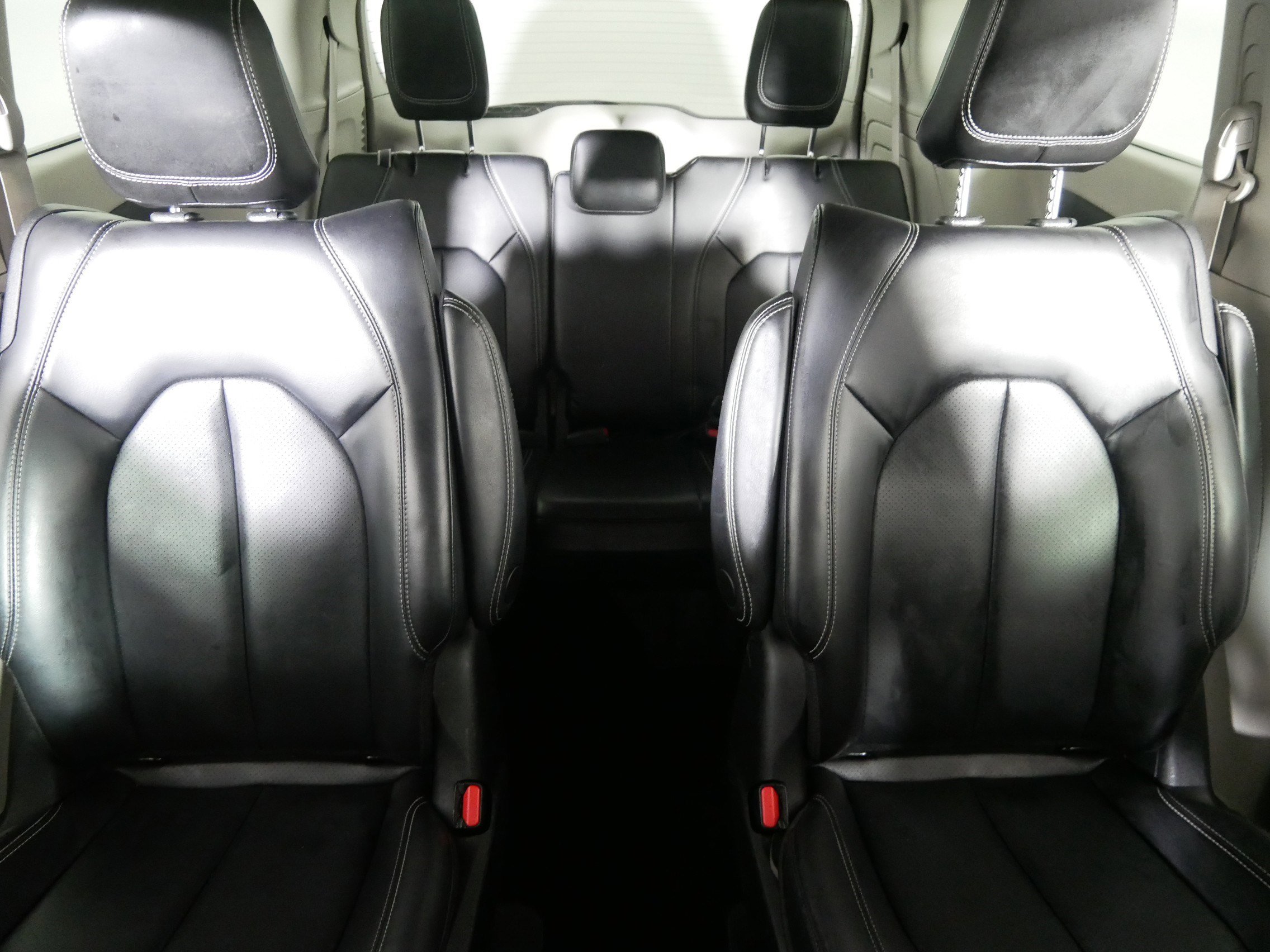 Used 2023 Chrysler Pacifica Touring-L FWD image 13