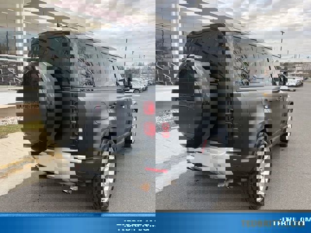 Used 2024 Land Rover Defender 110 SE AWD/4WD image 7